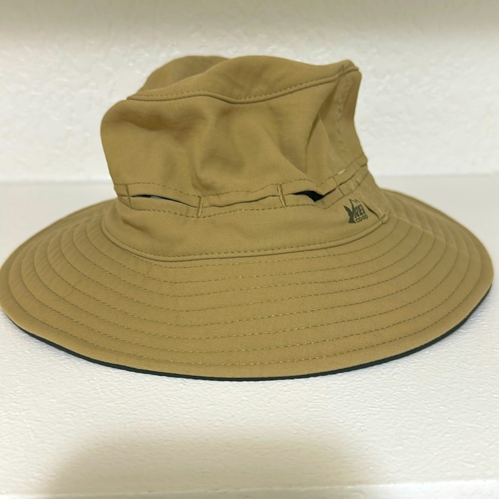 REI Adventure hat